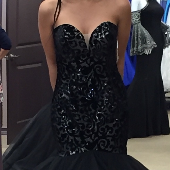NEVER WORN Prom Dress - Picture 2 of 3